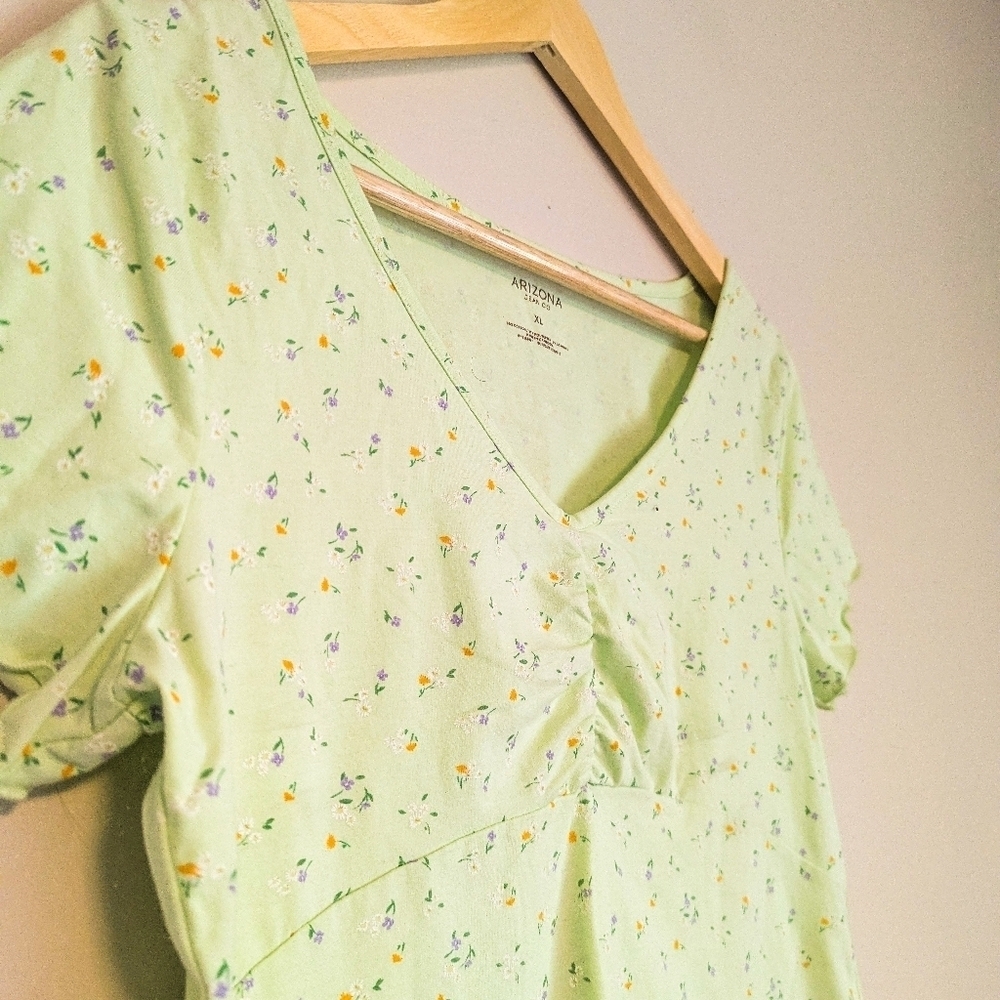 Arizona Green Floral Crop Top - Picture 2 of 5
